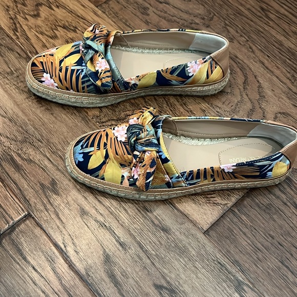 Brand new Antonio Melani Floral Print Bow Detail Espadrilles Slip On - Picture 4 of 9